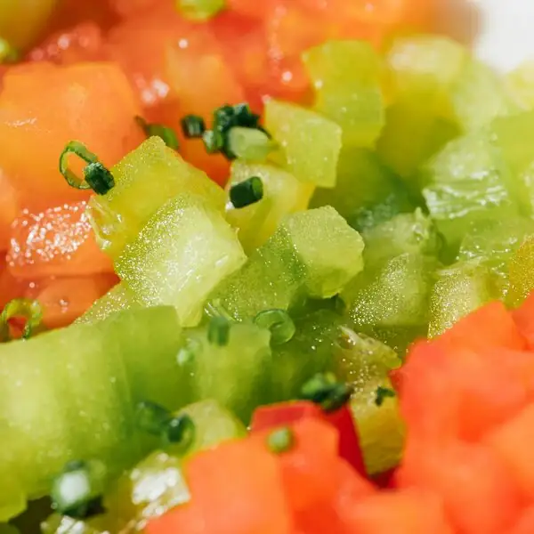 Dés de tomate et de concombre
